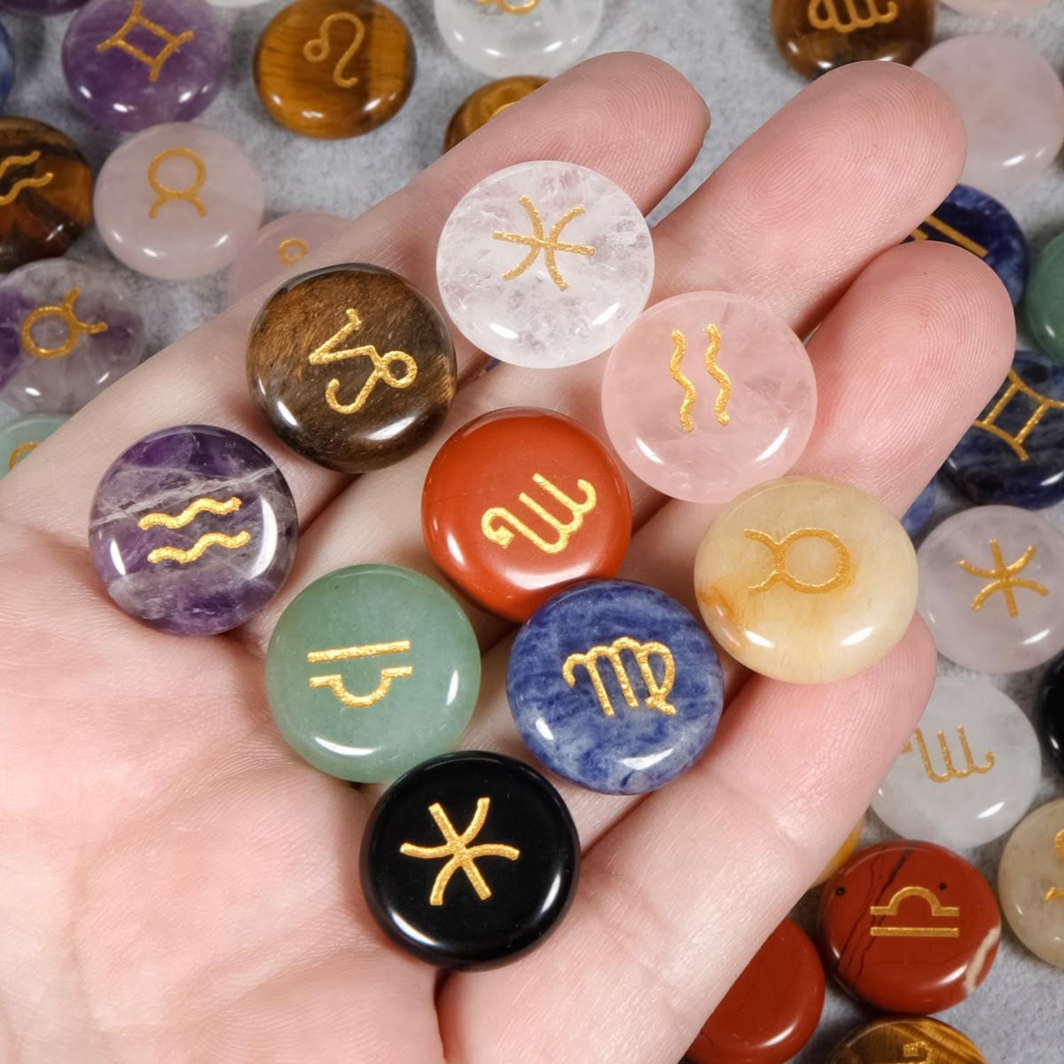 Zodiac gemstones and zodiac stones